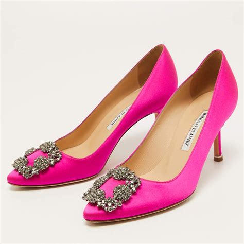 how to spot fake manolo blahnik shoes